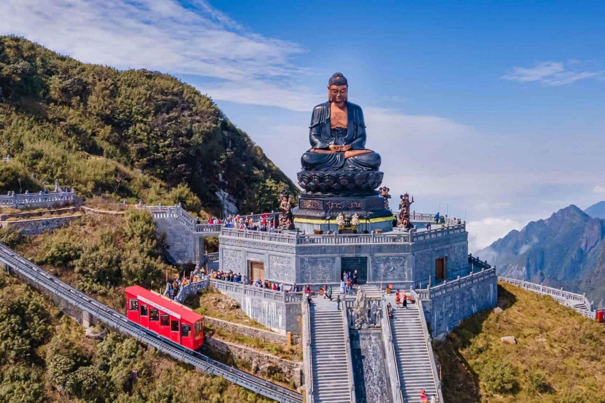 Offering incense and praying at the Great Buddha statue is a profound spiritual experience